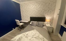 1 Bedroom Luxury Apartments By London City